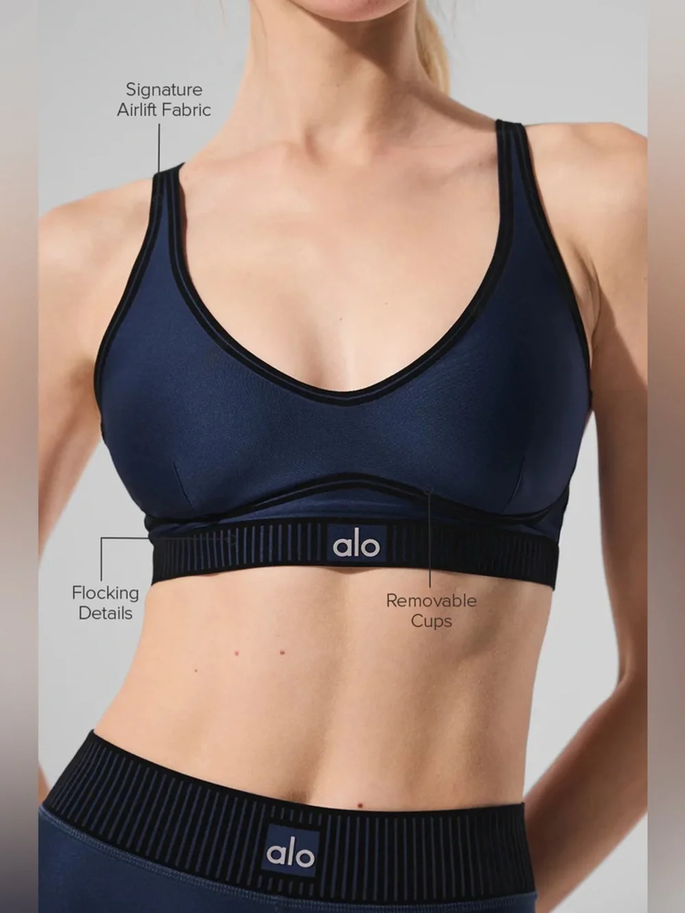 Alo Yoga Line Up Bra in navy size small